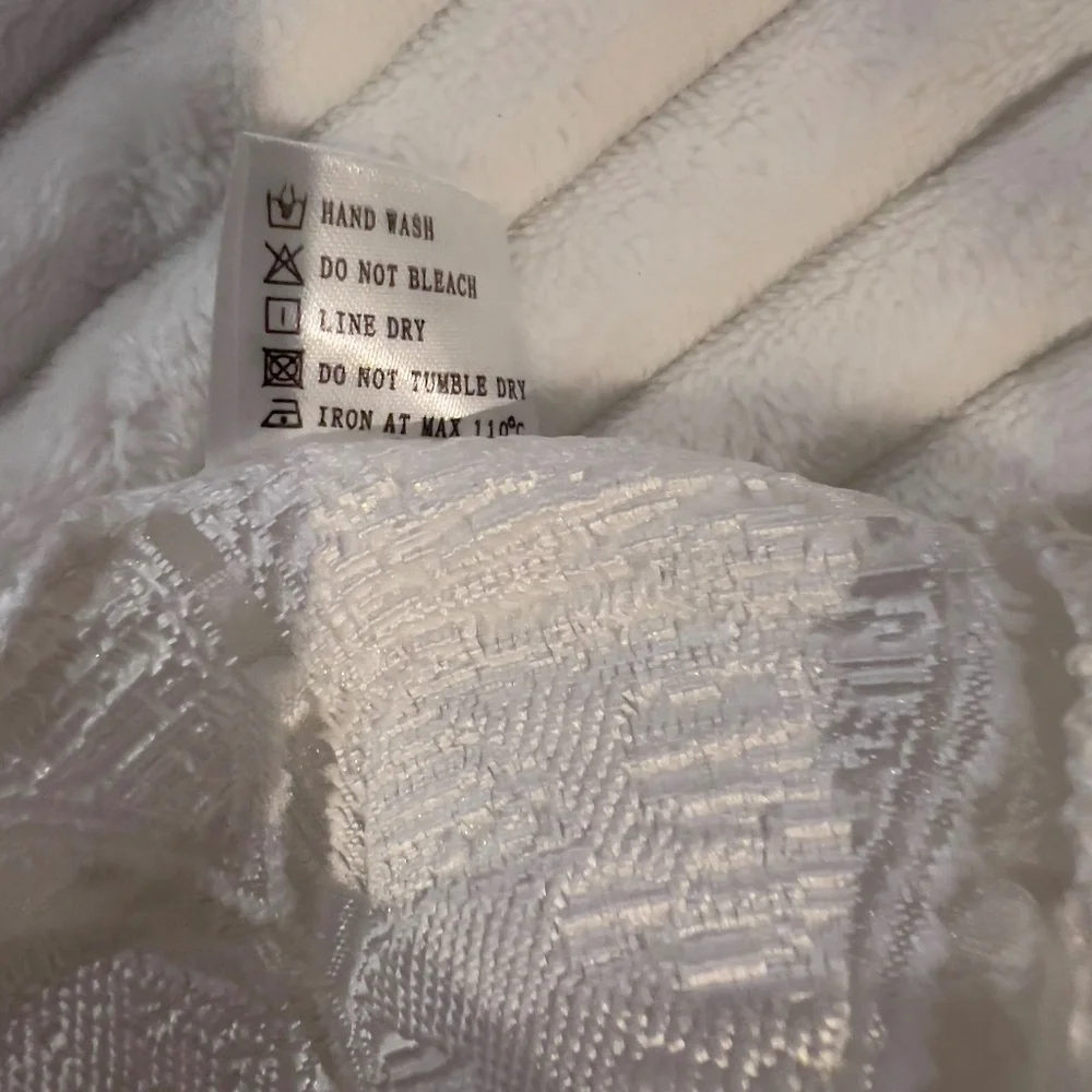 # A289   Nancy  Romantic Feminine  Resort Glamour White  Dress NWT M - Picture 10 of 11